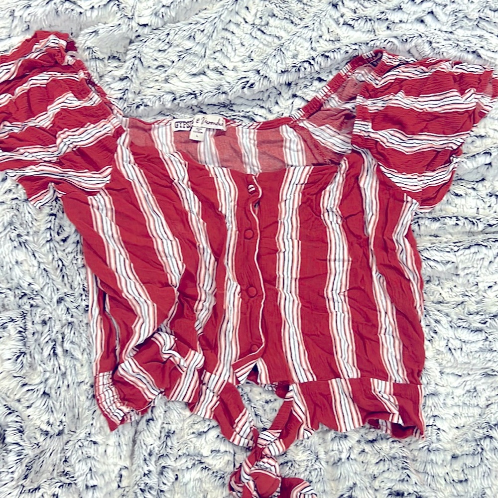 A stylish top from Gypsies and Moondust. It’s sized Large. Over the shoulder!